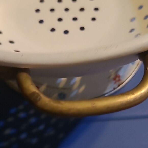 Kamenstein Floral Enanamel Colander with Gold Handles - Picture 10 of 16